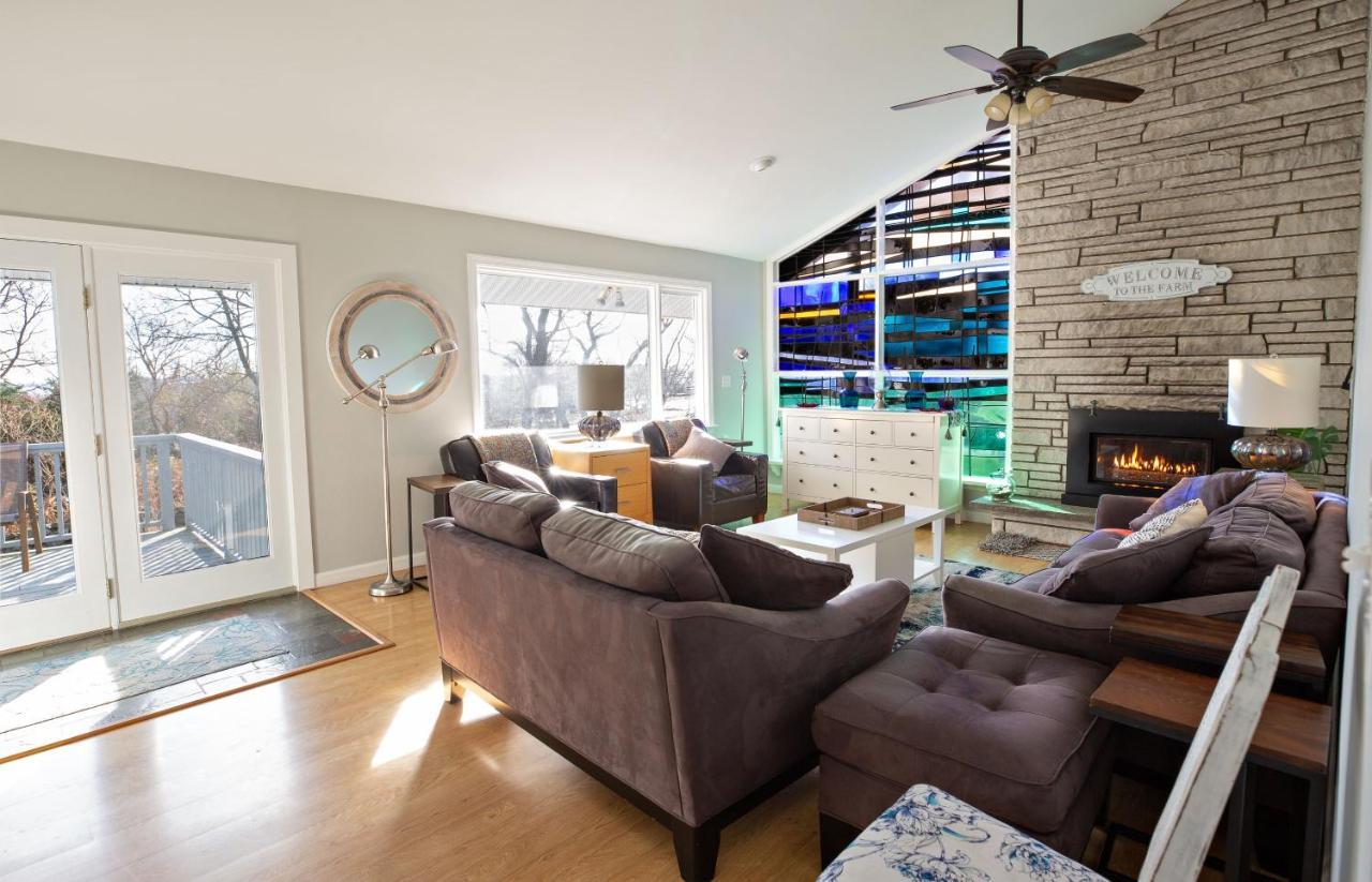 Villa Unique Retreat With Private Patio, 4 King Beds And Bbq à Groton Extérieur photo