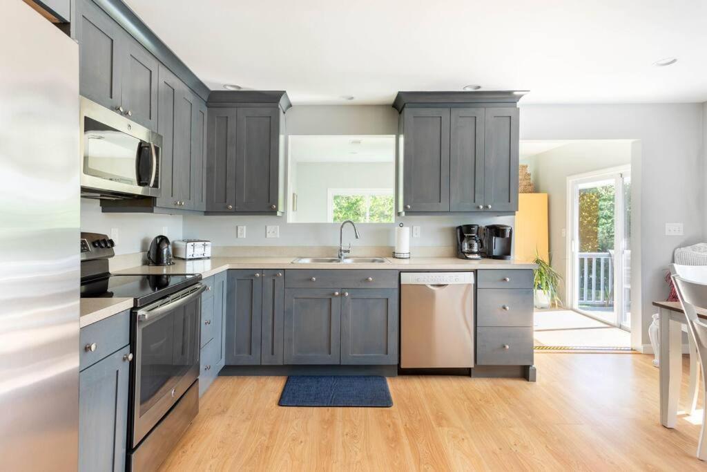 Villa Unique Retreat With Private Patio, 4 King Beds And Bbq à Groton Extérieur photo