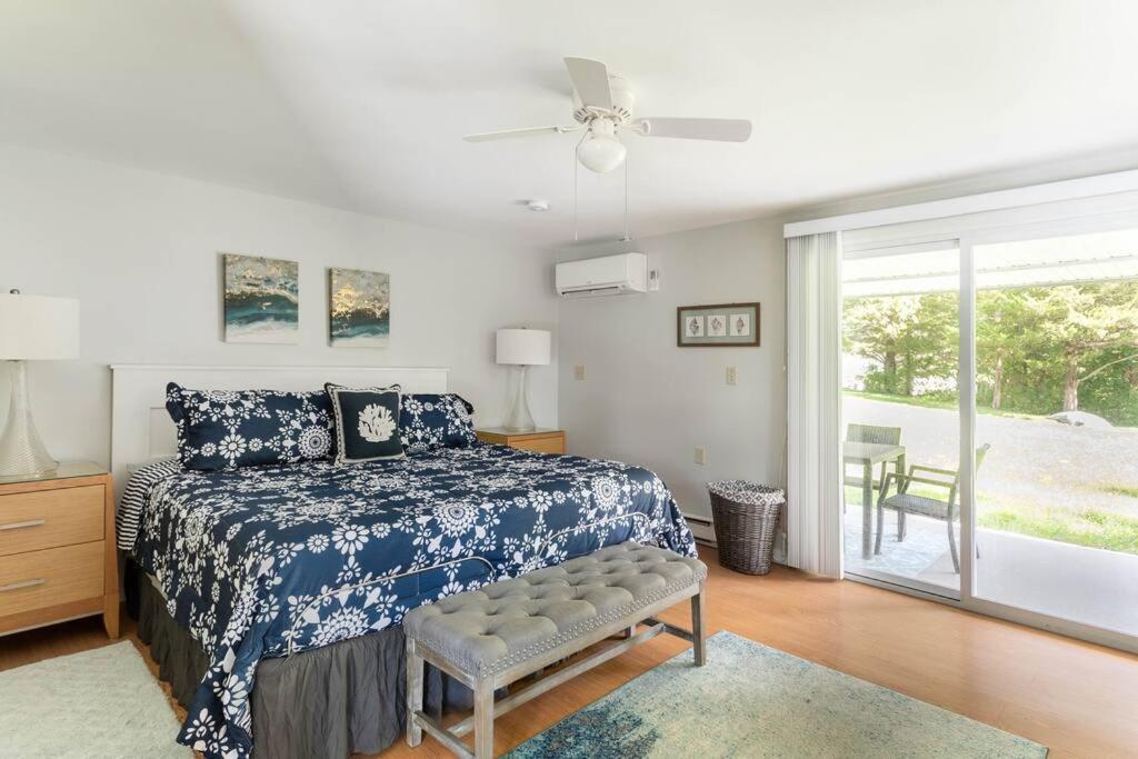 Villa Unique Retreat With Private Patio, 4 King Beds And Bbq à Groton Extérieur photo