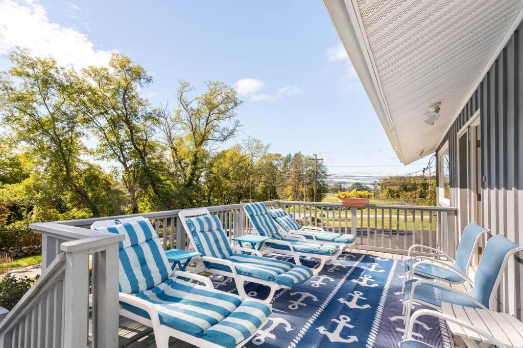 Villa Unique Retreat With Private Patio, 4 King Beds And Bbq à Groton Extérieur photo