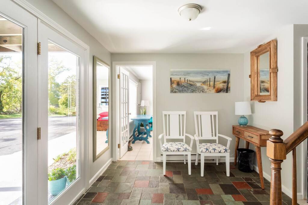 Villa Unique Retreat With Private Patio, 4 King Beds And Bbq à Groton Extérieur photo