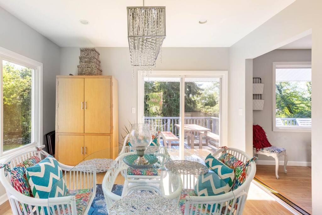 Villa Unique Retreat With Private Patio, 4 King Beds And Bbq à Groton Extérieur photo